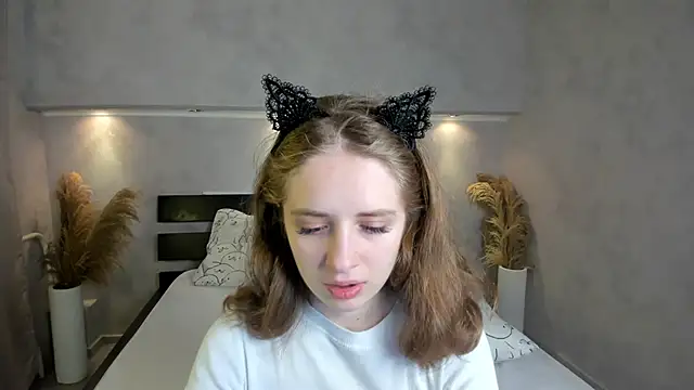 Camilla Kelly online show from 10-09-25, 01:14