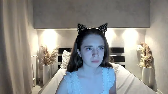 Camilla Kelly online show from 10-26-25, 01:11