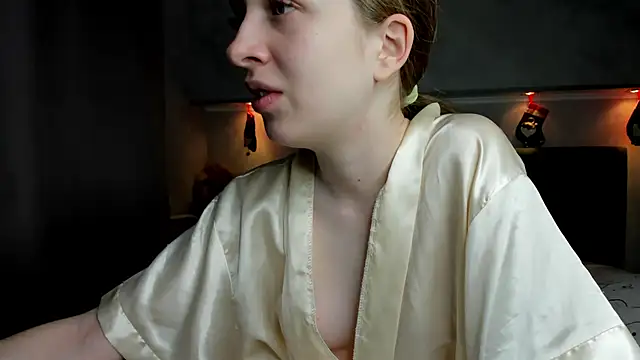 Camilla Kelly online show from 12-04-25, 01:04