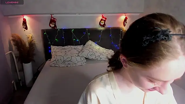 Camilla Kelly online show from 12-16-25, 01:21