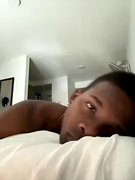 Snapshot of Brycce_santos chatting on 09-20-25, 01:45 Brycce santos online show from 09-20-25, 01:45