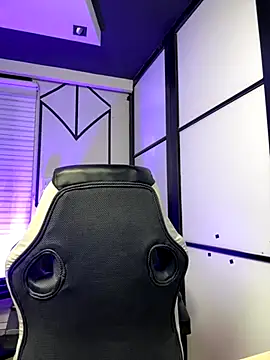 Snapshot of Brycce_santos chatting on 10-21-25, 01:45 Brycce santos online show from 10-21-25, 01:45