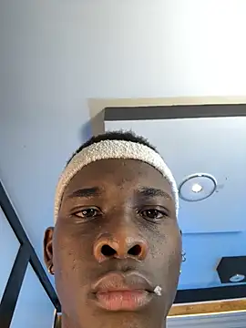 Snapshot of Brycce_santos chatting on 10-25-25, 04:13 Brycce santos online show from 10-25-25, 04:13