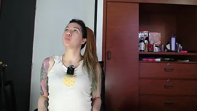 karlamoon23 online show from 09-25-25, 09:18