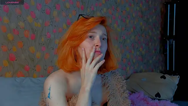 Snapshot of Squirrel_Bunny chatting on 10-14-25, 03:46 Squirrel Bunny online show from 10-14-25, 03:46