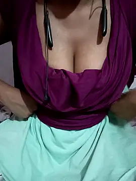 Snapshot of kaviyaponnu0987 chatting on 03-22-26, 10:29 kaviyaponnu0987 online show from 03-22-26, 10:29