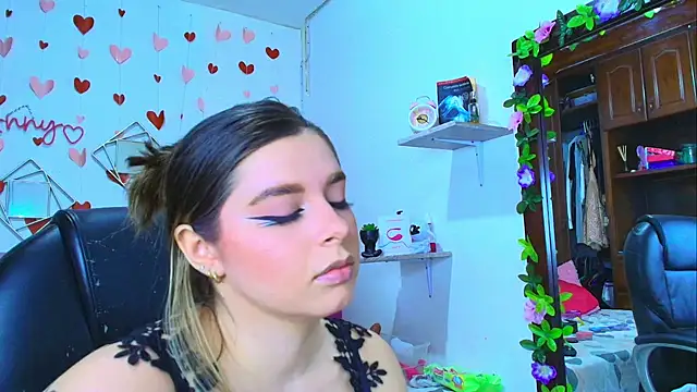 Anny Hurtado online show from 10-15-25, 07:41