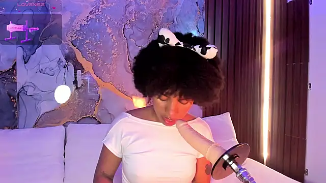 Lolalewis777 online show from 10-07-25, 09:12