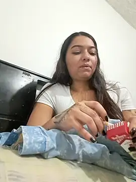 Snapshot of Madison_1 chatting on 10-29-25, 07:43 Madison 1 online show from 10-29-25, 07:43