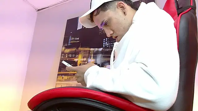 Snapshot of alexgiraldo__ chatting on 03-17-26, 03:04 alexgiraldo online show from 03-17-26, 03:04