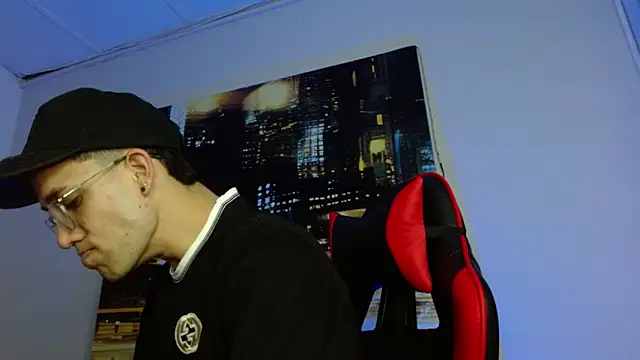 Snapshot of alexgiraldo__ chatting on 03-19-26, 01:04 alexgiraldo online show from 03-19-26, 01:04