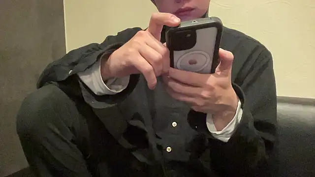 Snapshot of ko-ki012 chatting on 10-19-25, 05:35 ko-ki012 online show from 10-19-25, 05:35