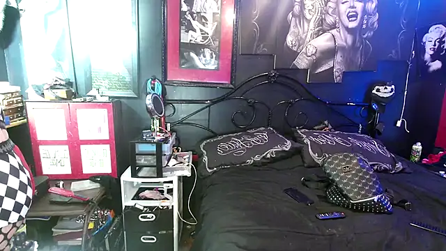 Snapshot of Splash_Queen420 chatting on 12-15-25, 06:17 Splash Queen420 online show from 12-15-25, 06:17