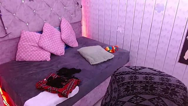 Snapshot of Susanahotsexxx chatting on 10-21-25, 02:01 Susanahotsexxx online show from 10-21-25, 02:01