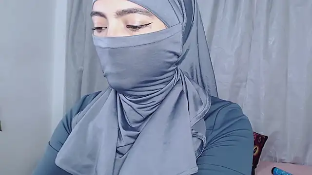 Snapshot of jade_nassar chatting on 05-15-26, 12:34 jade nassar online show from 05-15-26, 12:34