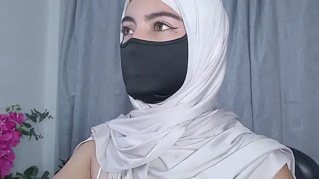 Snapshot of jade_nassar chatting on 06-10-26, 12:11 jade nassar online show from 06-10-26, 12:11