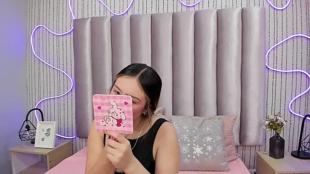 SamanthaPeachss online show from 12-19-25, 12:01