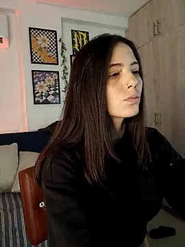 mishelkrave  online show from 10-06-25, 01:36