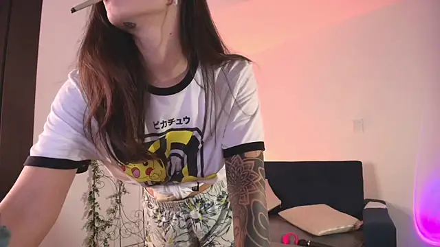 mishelkrave  online show from 04-20-26, 12:46