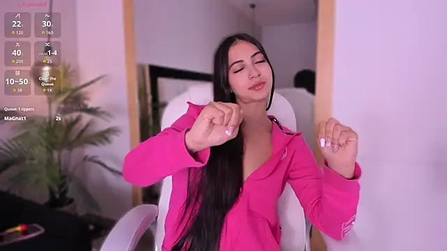 Snapshot of Kendall__blake chatting on 10-14-25, 12:06 Kendall blake online show from 10-14-25, 12:06