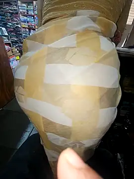 Snapshot of indianhotwife639 chatting on 11-20-25, 06:24 indianhotwife639 online show from 11-20-25, 06:24