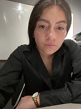 Snapshot of Alyha_Cortes chatting on 09-15-25, 01:33 Alyha Cortes online show from 09-15-25, 01:33