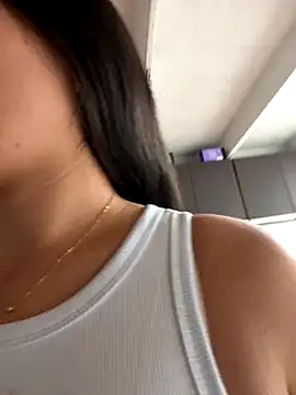 Snapshot of Alyha_Cortes chatting on 10-15-25, 01:11 Alyha Cortes online show from 10-15-25, 01:11