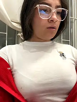 Snapshot of Alyha_Cortes chatting on 11-15-25, 12:30 Alyha Cortes online show from 11-15-25, 12:30