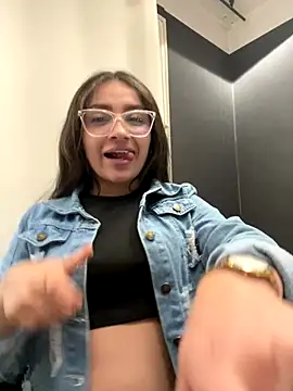 Snapshot of Alyha_Cortes chatting on 11-22-25, 03:38 Alyha Cortes online show from 11-22-25, 03:38