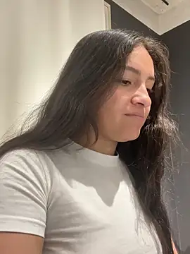 Snapshot of Alyha_Cortes chatting on 11-24-25, 01:22 Alyha Cortes online show from 11-24-25, 01:22