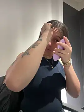 Snapshot of Alyha_Cortes chatting on 11-26-25, 01:12 Alyha Cortes online show from 11-26-25, 01:12