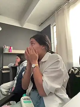 Snapshot of Alyha_Cortes chatting on 11-28-25, 01:36 Alyha Cortes online show from 11-28-25, 01:36