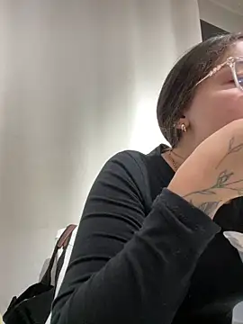 Snapshot of Alyha_Cortes chatting on 12-02-25, 01:28 Alyha Cortes online show from 12-02-25, 01:28