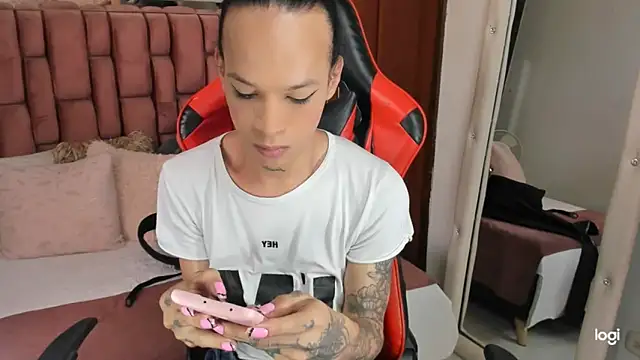 Snapshot of sara_slut21 chatting on 01-08-25, 06:31 sara slut21 online show from 01-08-25, 06:31