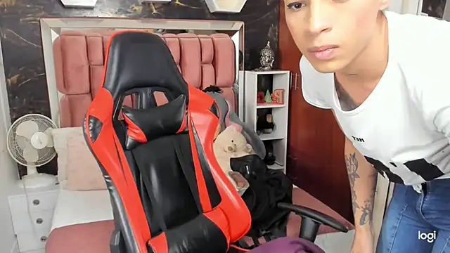 Snapshot of sara_slut21 chatting on 01-09-25, 07:29 sara slut21 online show from 01-09-25, 07:29