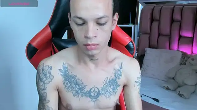 Snapshot of sara_slut21 chatting on 03-18-25, 06:04 sara slut21 online show from 03-18-25, 06:04