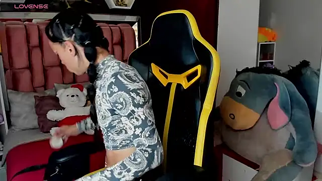 Snapshot of sara_slut21 chatting on 11-25-25, 05:13 sara slut21 online show from 11-25-25, 05:13