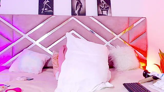 sofia 07 online show from 11-07-25, 08:42