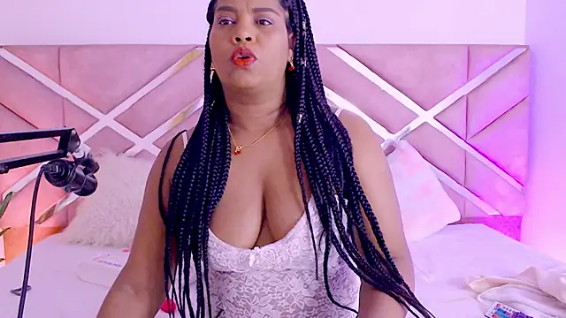 Snapshot of sofia_07 chatting on 02-16-26, 07:43 sofia 07 online show from 02-16-26, 07:43