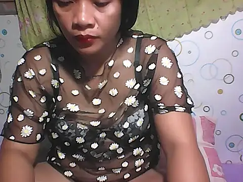 Snapshot of HottyElle chatting on 06-24-26, 02:38 HottyElle online show from 06-24-26, 02:38