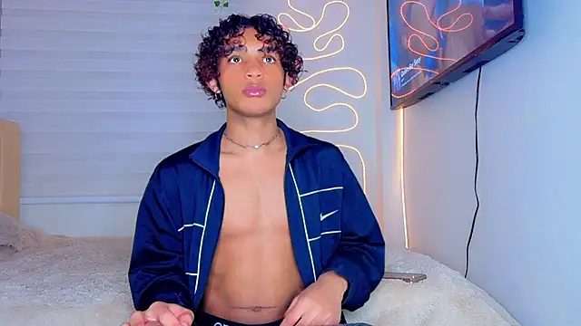 Snapshot of Aaron_Wiinter chatting on 10-27-25, 10:47 Aaron Wiinter online show from 10-27-25, 10:47