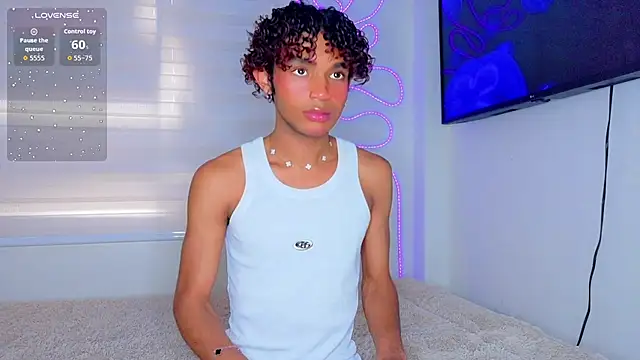 Snapshot of Aaron_Wiinter chatting on 02-07-26, 07:06 Aaron Wiinter online show from 02-07-26, 07:06