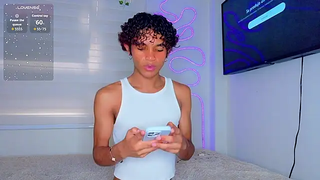 Snapshot of Aaron_Wiinter chatting on 02-10-26, 07:29 Aaron Wiinter online show from 02-10-26, 07:29