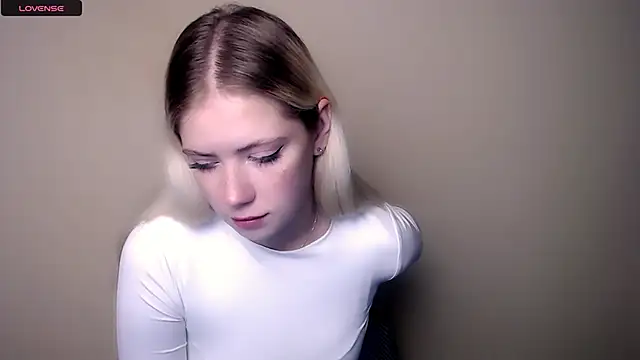 Snapshot of AliceHotty_ chatting on 09-11-25, 06:13 AliceHotty online show from 09-11-25, 06:13