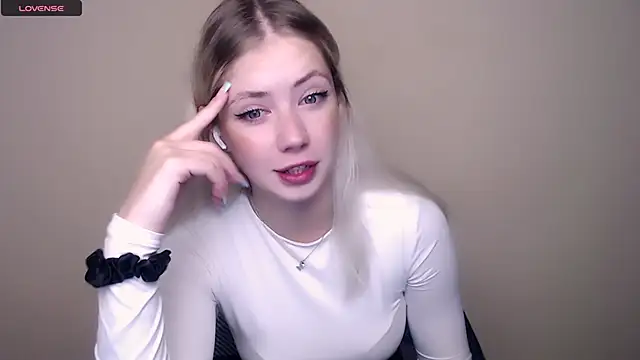 Snapshot of AliceHotty_ chatting on 09-12-25, 06:24 AliceHotty online show from 09-12-25, 06:24