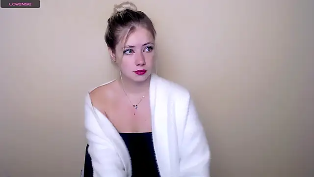 Snapshot of AliceHotty_ chatting on 09-18-25, 07:43 AliceHotty online show from 09-18-25, 07:43