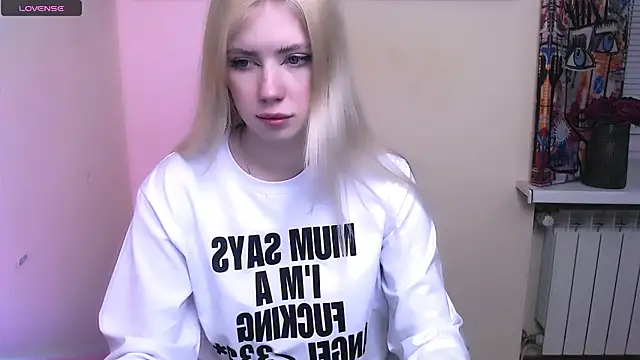 Snapshot of AliceHotty_ chatting on 02-16-26, 07:59 AliceHotty online show from 02-16-26, 07:59