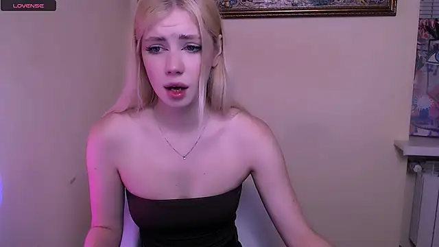 Snapshot of AliceHotty_ chatting on 02-20-26, 08:49 AliceHotty online show from 02-20-26, 08:49