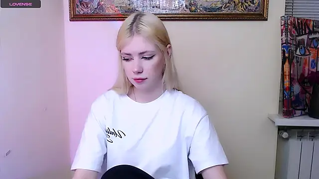 Snapshot of AliceHotty_ chatting on 02-26-26, 09:19 AliceHotty online show from 02-26-26, 09:19