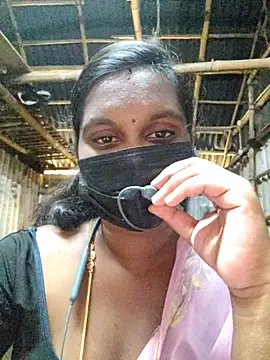 Snapshot of Tamildivya18 chatting on 10-10-25, 05:17 Tamildivya18 online show from 10-10-25, 05:17